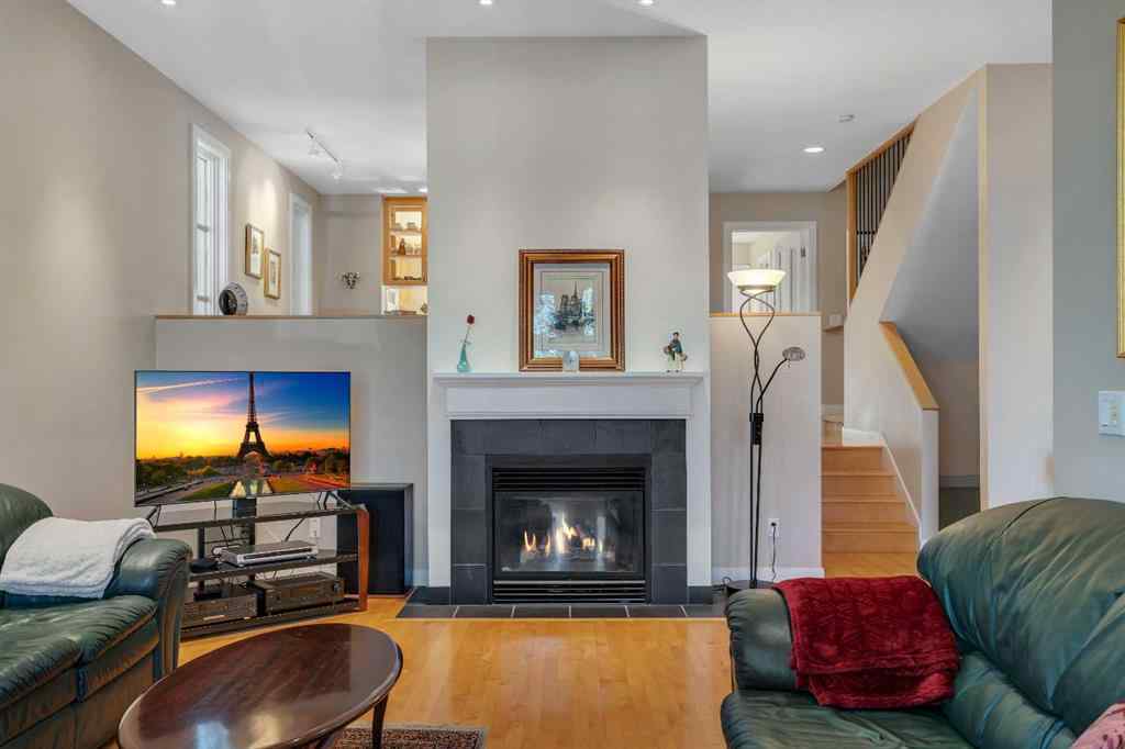 MLS® A2266107 - 2215 2 Avenue NW in West Hillhurst Calgary, Residential