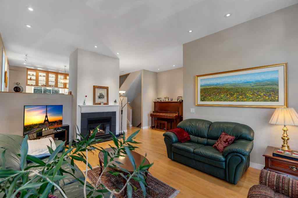 MLS® A2266107 - 2215 2 Avenue NW in West Hillhurst Calgary, Residential