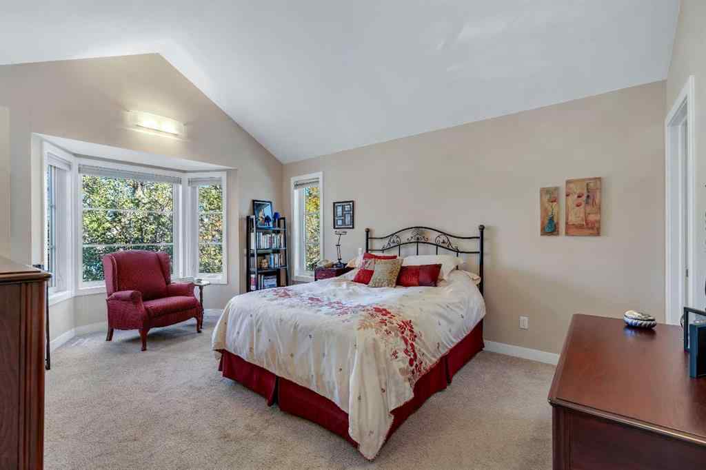 MLS® A2266107 - 2215 2 Avenue NW in West Hillhurst Calgary, Residential