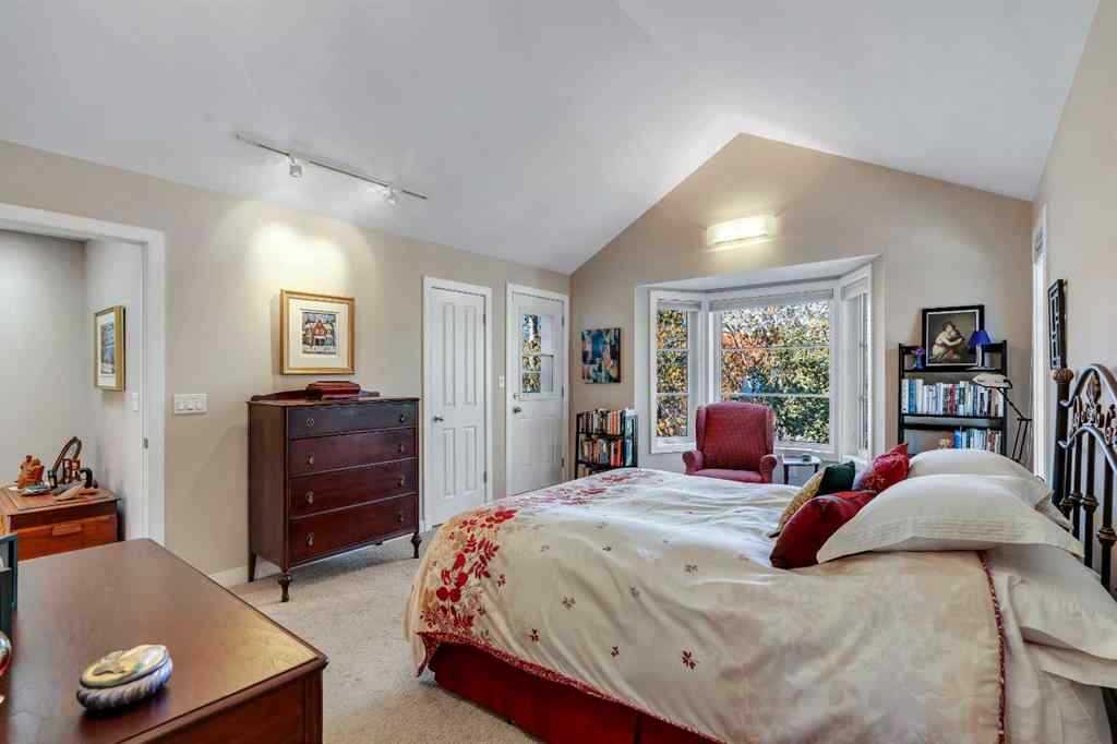 MLS® A2266107 - 2215 2 Avenue NW in West Hillhurst Calgary, Residential