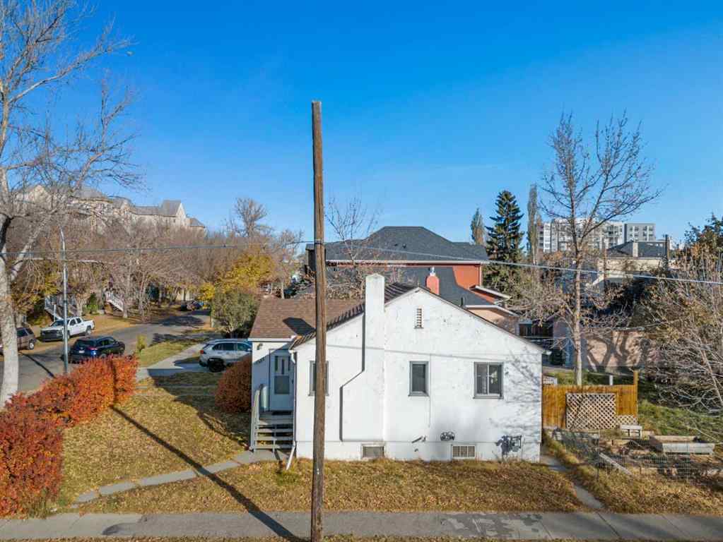 MLS® A2266119 - 1402 Centre A Street NE in Crescent Heights Calgary, Residential