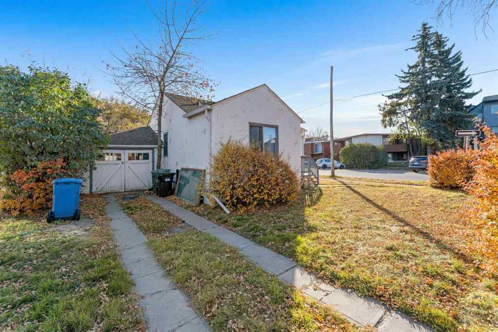 MLS® A2266119 - 1402 Centre A Street NE in Crescent Heights Calgary, Residential