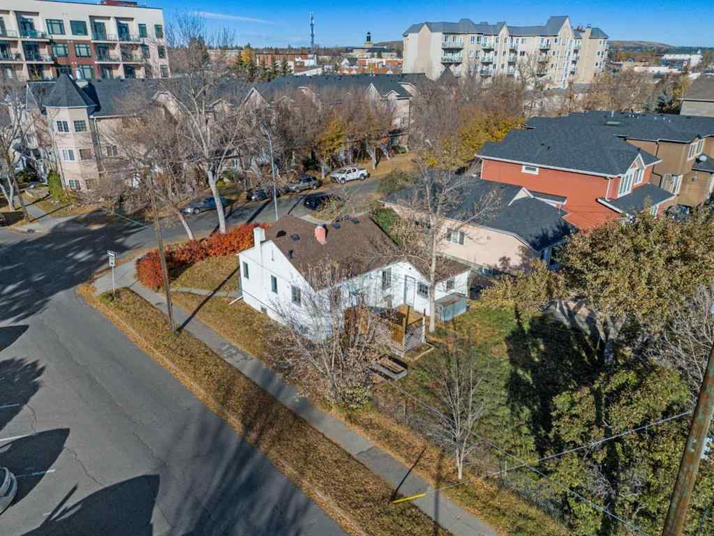 MLS® A2266119 - 1402 Centre A Street NE in Crescent Heights Calgary, Residential
