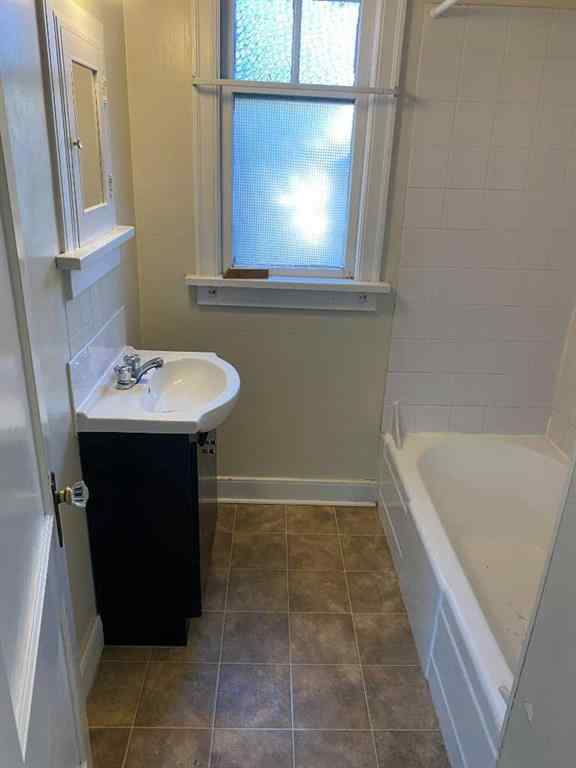 MLS® A2266119 - 1402 Centre A Street NE in Crescent Heights Calgary, Residential