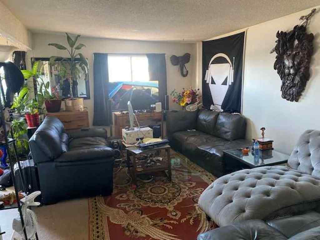 MLS® A2266123 - 4 Huntley Close NE in Huntington Hills Calgary, Multi-Family