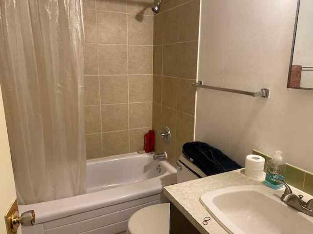 MLS® A2266123 - 4 Huntley Close NE in Huntington Hills Calgary, Multi-Family