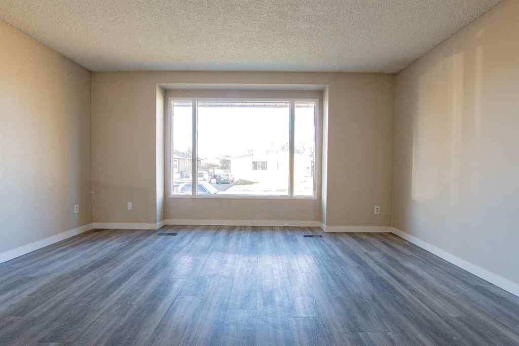 MLS® A2266133 - 8115 94 Street  in Patterson Place Grande Prairie, Residential
