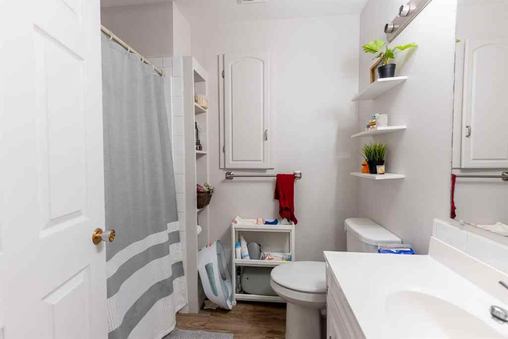 MLS® A2266134 - 35 Oak Street  in Oriole Park Red Deer, Residential