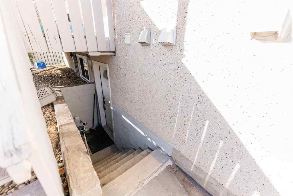 MLS® A2266134 - 35 Oak Street  in Oriole Park Red Deer, Residential