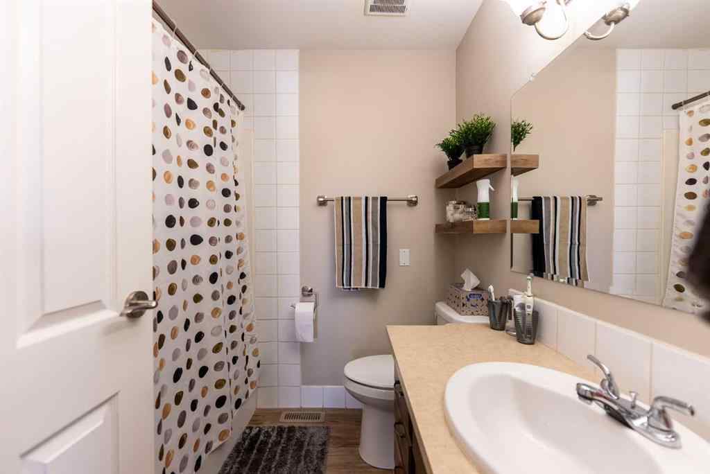 MLS® A2266134 - 35 Oak Street  in Oriole Park Red Deer, Residential