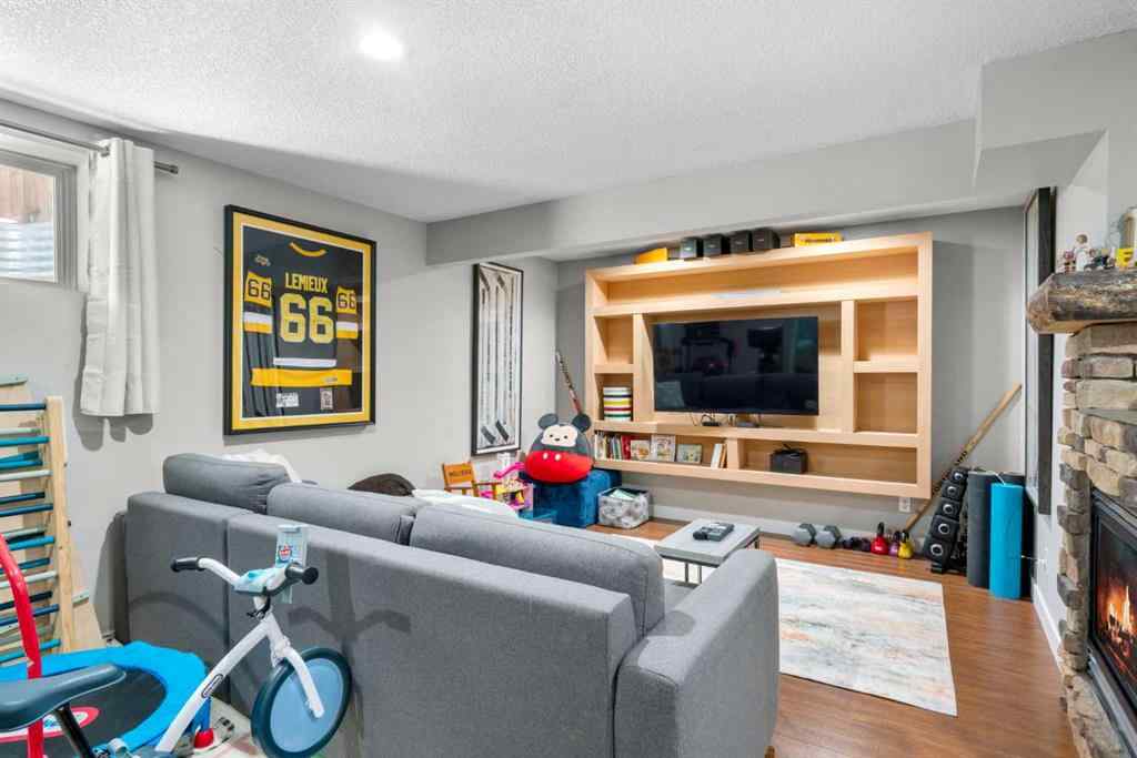 MLS® A2266136 - 2581 Coopers Circle SW in Coopers Crossing Airdrie, Residential