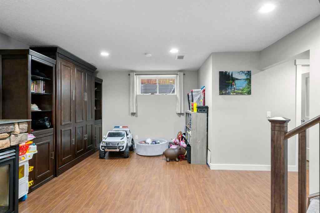 MLS® A2266136 - 2581 Coopers Circle SW in Coopers Crossing Airdrie, Residential