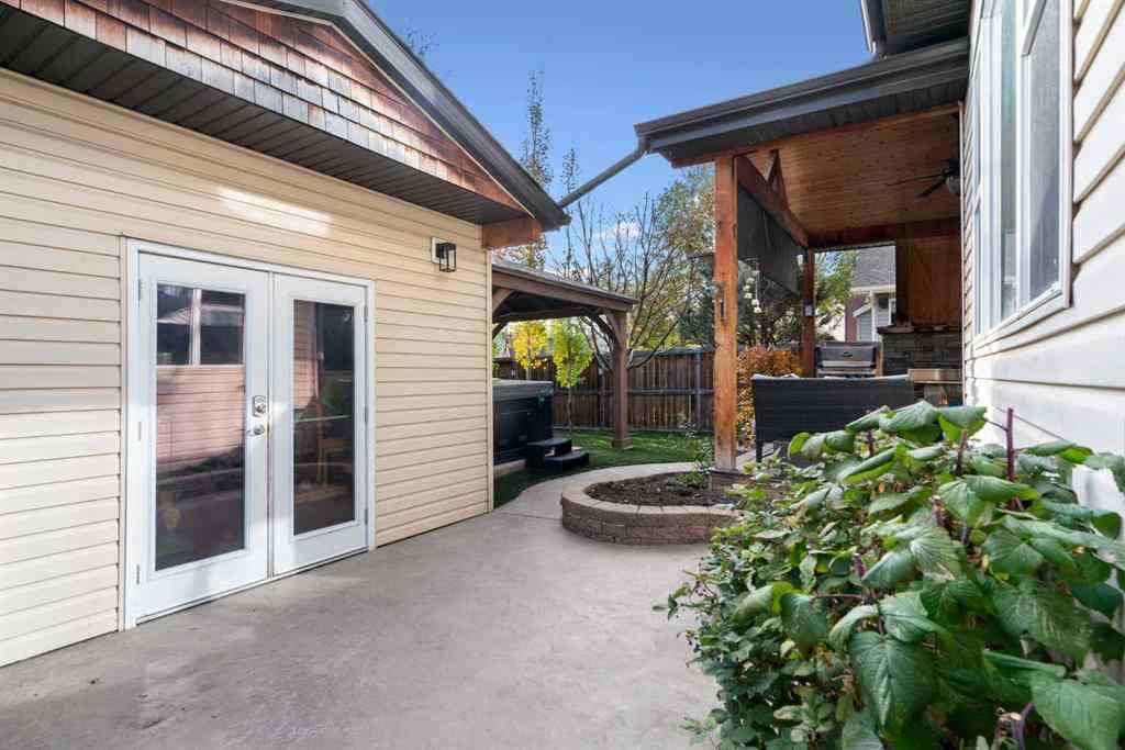 MLS® A2266136 - 2581 Coopers Circle SW in Coopers Crossing Airdrie, Residential