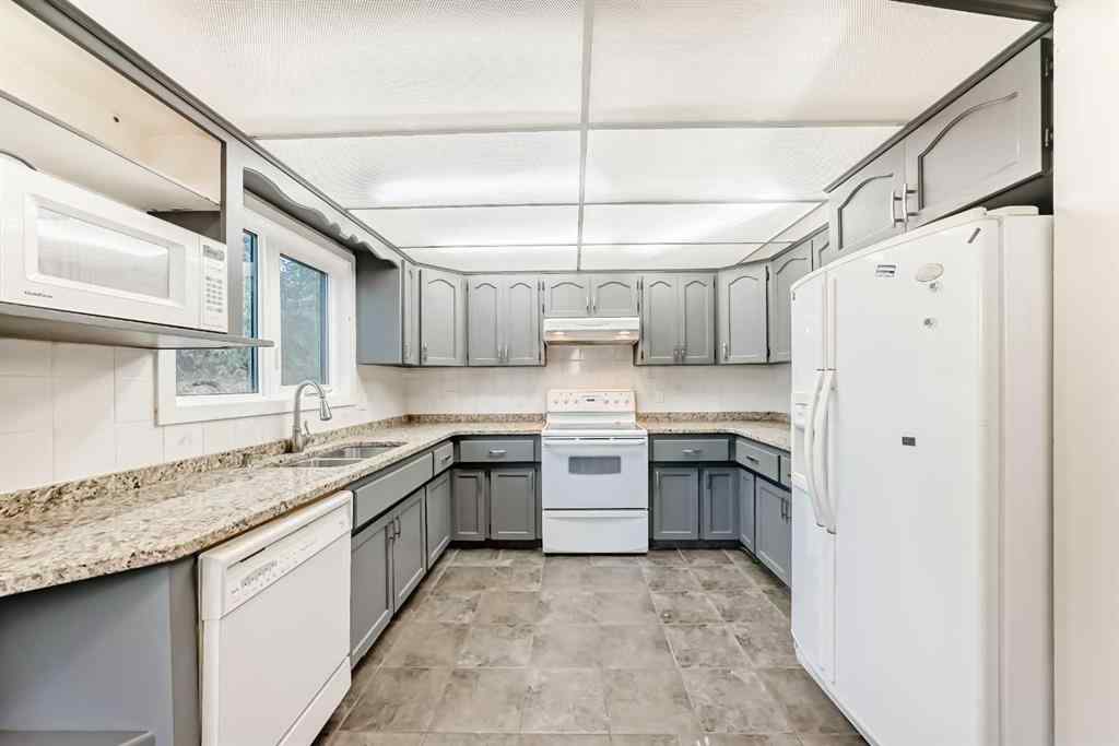 MLS® A2266141 - 2740 Signal Hill Drive SW in Signal Hill Calgary, Residential