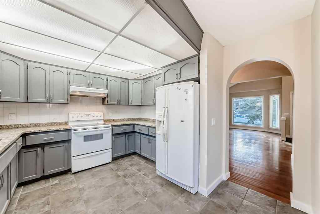 MLS® A2266141 - 2740 Signal Hill Drive SW in Signal Hill Calgary, Residential