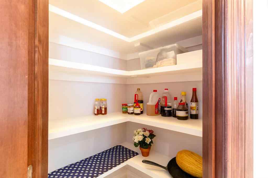 MLS® A2266142 - 1421 40 Street SW in Rosscarrock Calgary, Residential