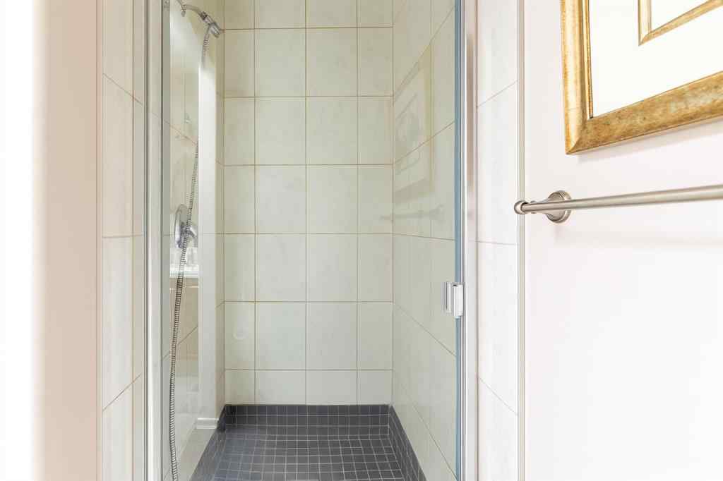 MLS® A2266142 - 1421 40 Street SW in Rosscarrock Calgary, Residential