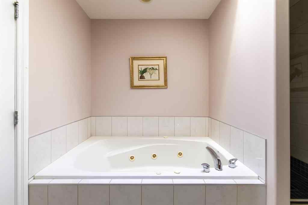 MLS® A2266142 - 1421 40 Street SW in Rosscarrock Calgary, Residential