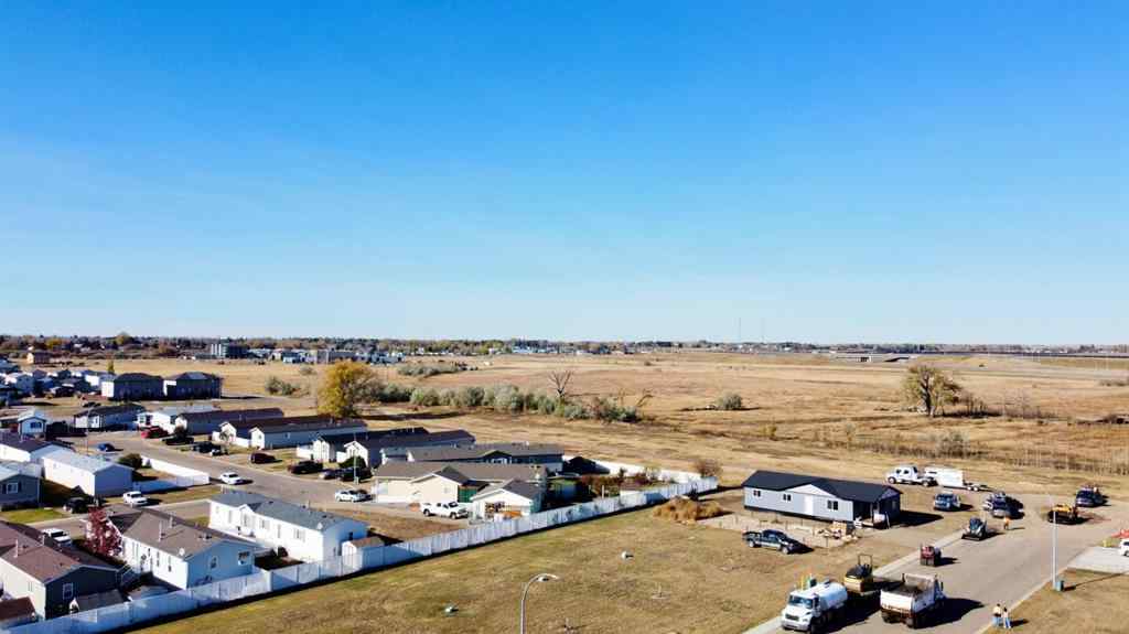 MLS&reg; # A2266150 - 323 20 Street E in Meadowbrook Brooks, Residential Open Houses