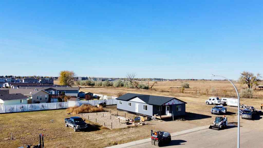 MLS® A2266150 - 323 20 Street E in Meadowbrook Brooks, Residential