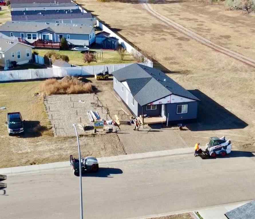 MLS® A2266150 - 323 20 Street E in Meadowbrook Brooks, Residential