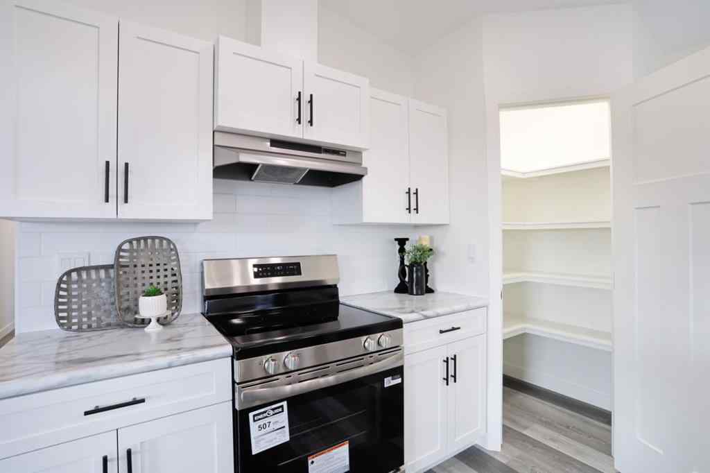 MLS&reg; # A2266150 - 323 20 Street E in Meadowbrook Brooks, Residential Open Houses