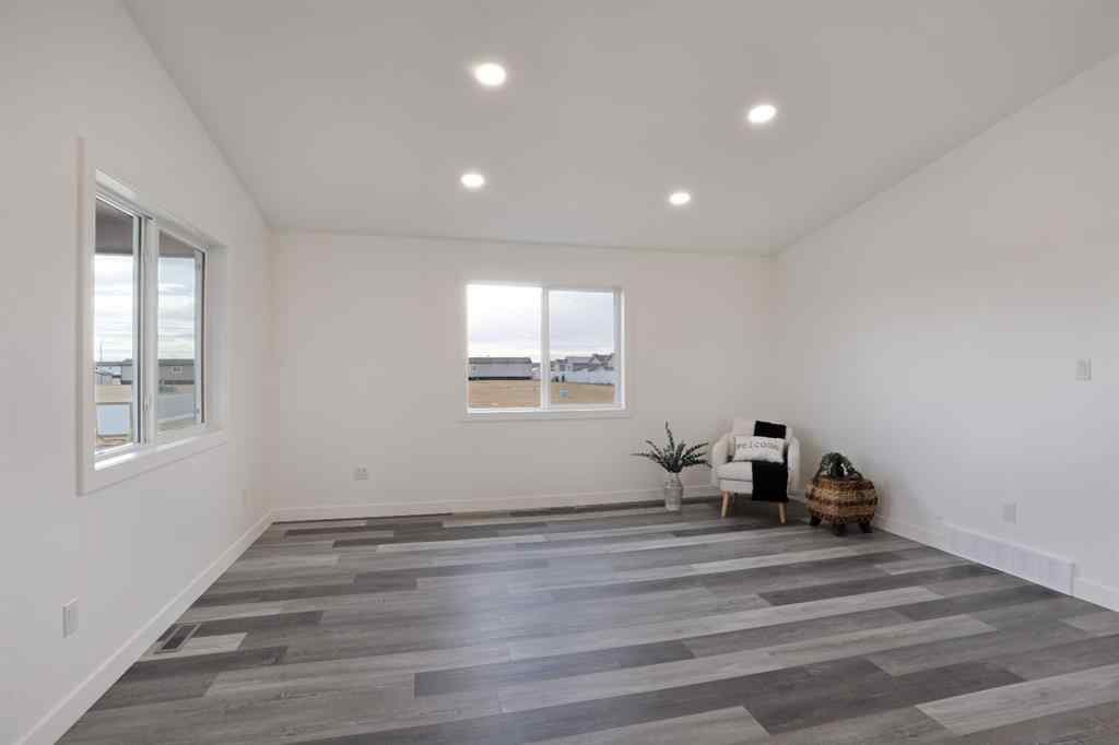 MLS&reg; # A2266150 - 323 20 Street E in Meadowbrook Brooks, Residential Open Houses