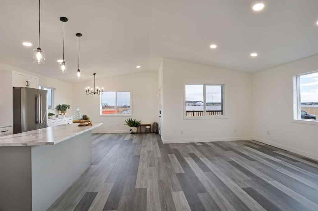 MLS&reg; # A2266150 - 323 20 Street E in Meadowbrook Brooks, Residential Open Houses