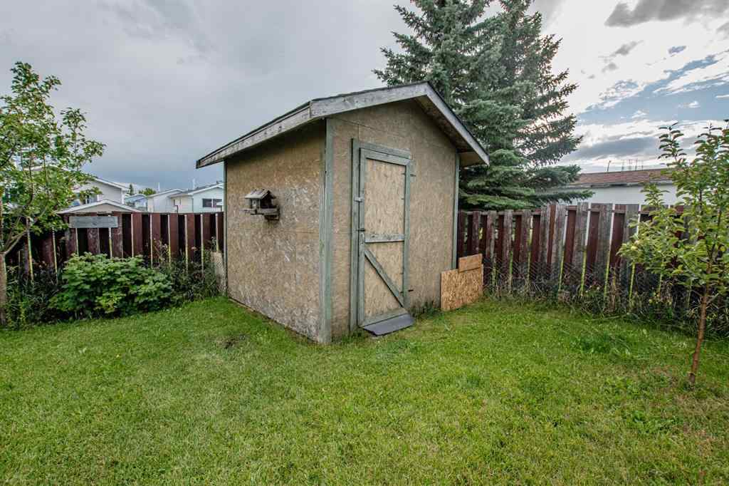 MLS® A2266152 - 8825 104 Avenue  in Ivy Lake Estates Grande Prairie, Residential