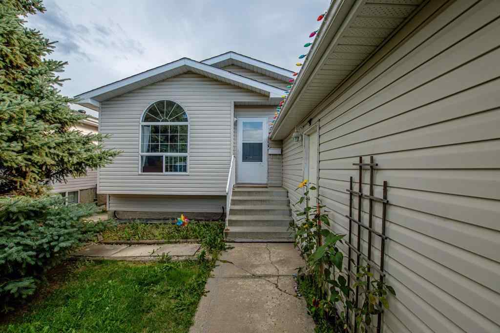 MLS® A2266152 - 8825 104 Avenue  in Ivy Lake Estates Grande Prairie, Residential