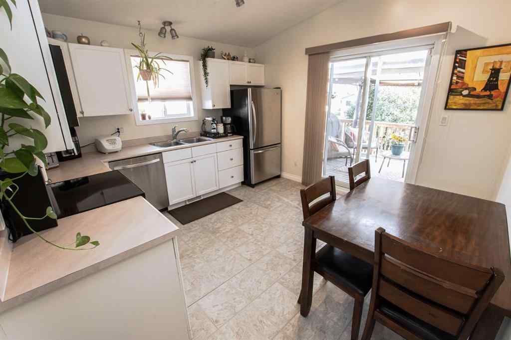 MLS® A2266152 - 8825 104 Avenue  in Ivy Lake Estates Grande Prairie, Residential