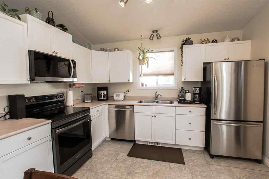 MLS® A2266152 - 8825 104 Avenue  in Ivy Lake Estates Grande Prairie, Residential