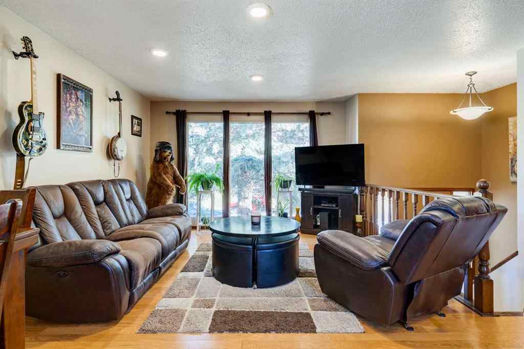 MLS® A2266156 - 150 Midcrest Crescent SE in Midnapore Calgary, Residential