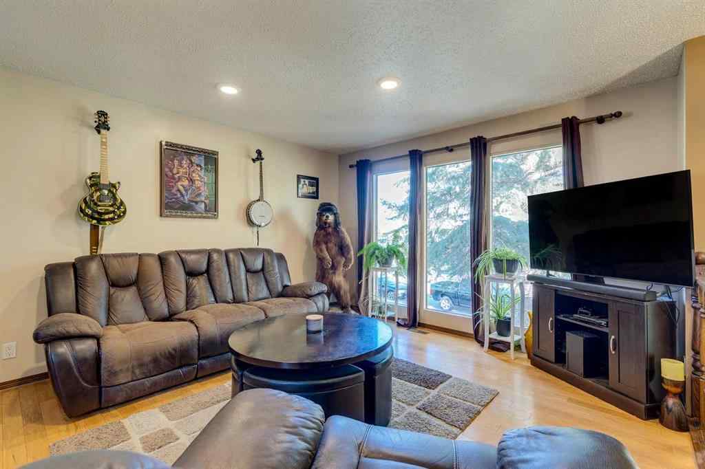 MLS® A2266156 - 150 Midcrest Crescent SE in Midnapore Calgary, Residential