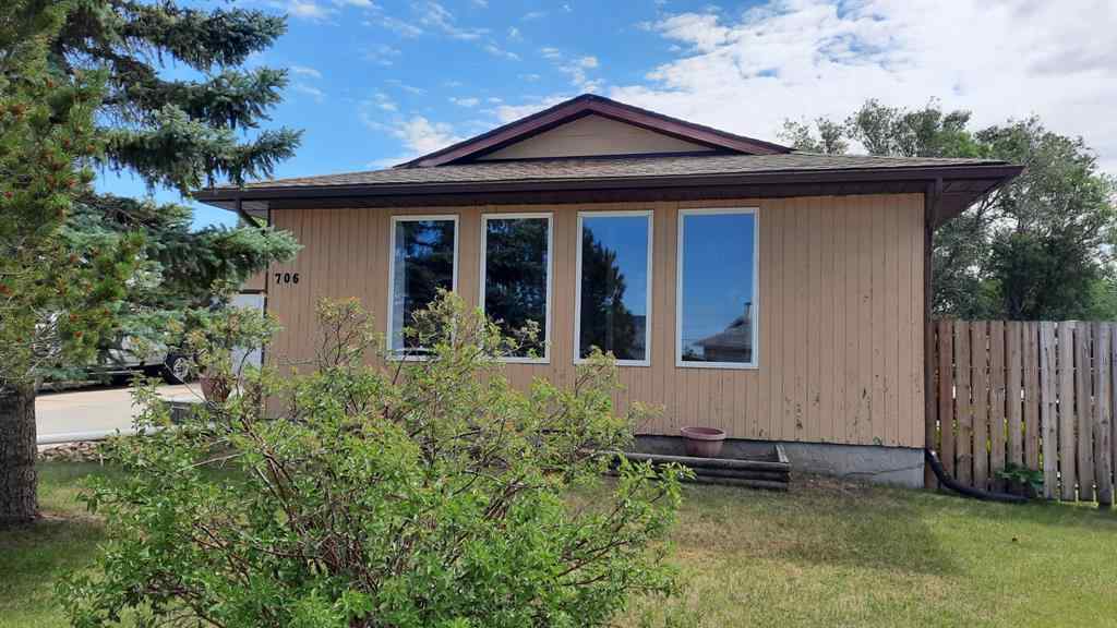 MLS® A2266157 - 706 Bankview Close  in Bankview Drumheller, Residential