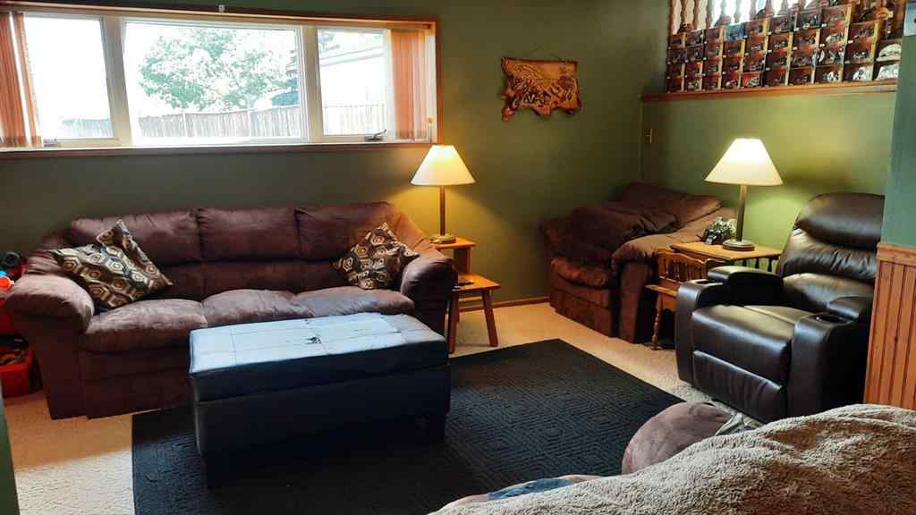 MLS® A2266157 - 706 Bankview Close  in Bankview Drumheller, Residential