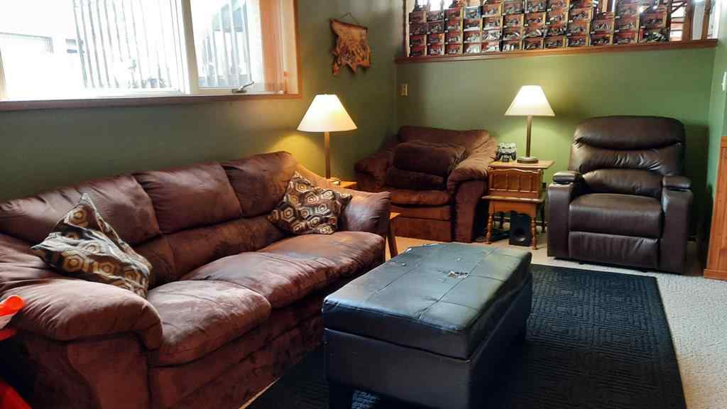 MLS® A2266157 - 706 Bankview Close  in Bankview Drumheller, Residential