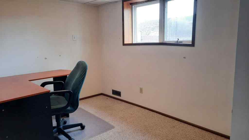 MLS® A2266157 - 706 Bankview Close  in Bankview Drumheller, Residential