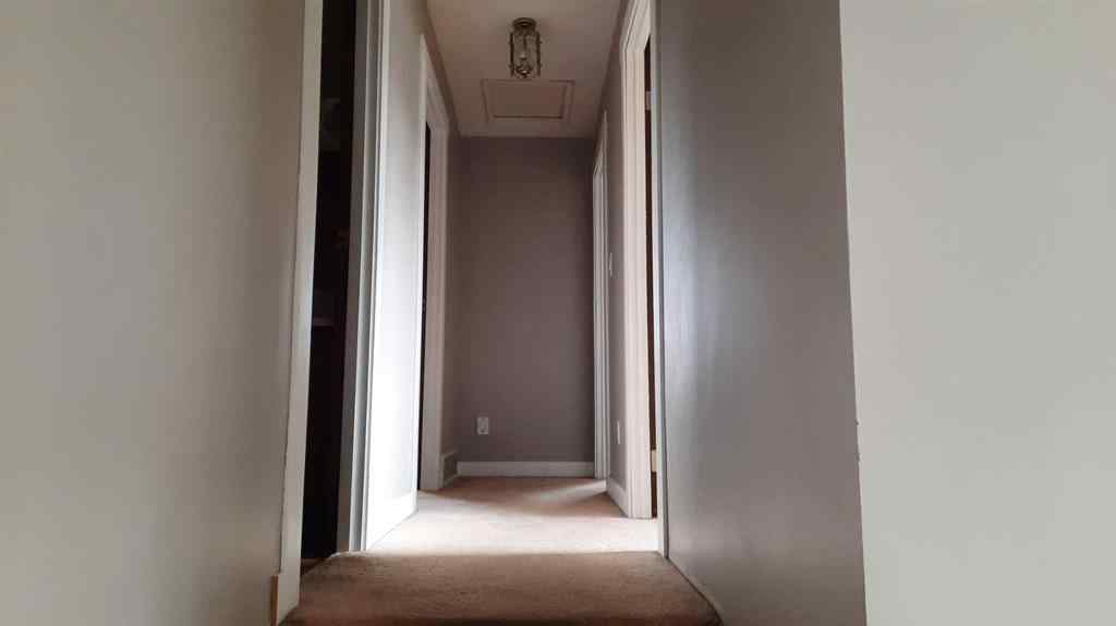 MLS® A2266157 - 706 Bankview Close  in Bankview Drumheller, Residential