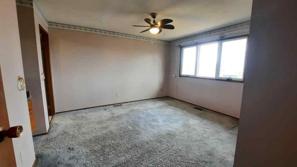 MLS® A2266157 - 706 Bankview Close  in Bankview Drumheller, Residential