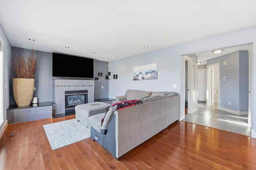 MLS® A2266171 - 137 Sceptre Court NW in Scenic Acres Calgary, Residential