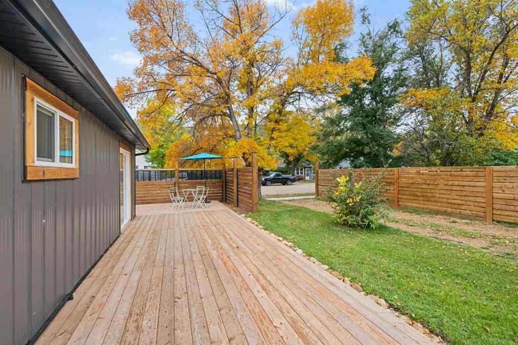 MLS® A2266180 - 260 2 Avenue  in East Coulee Drumheller, Residential