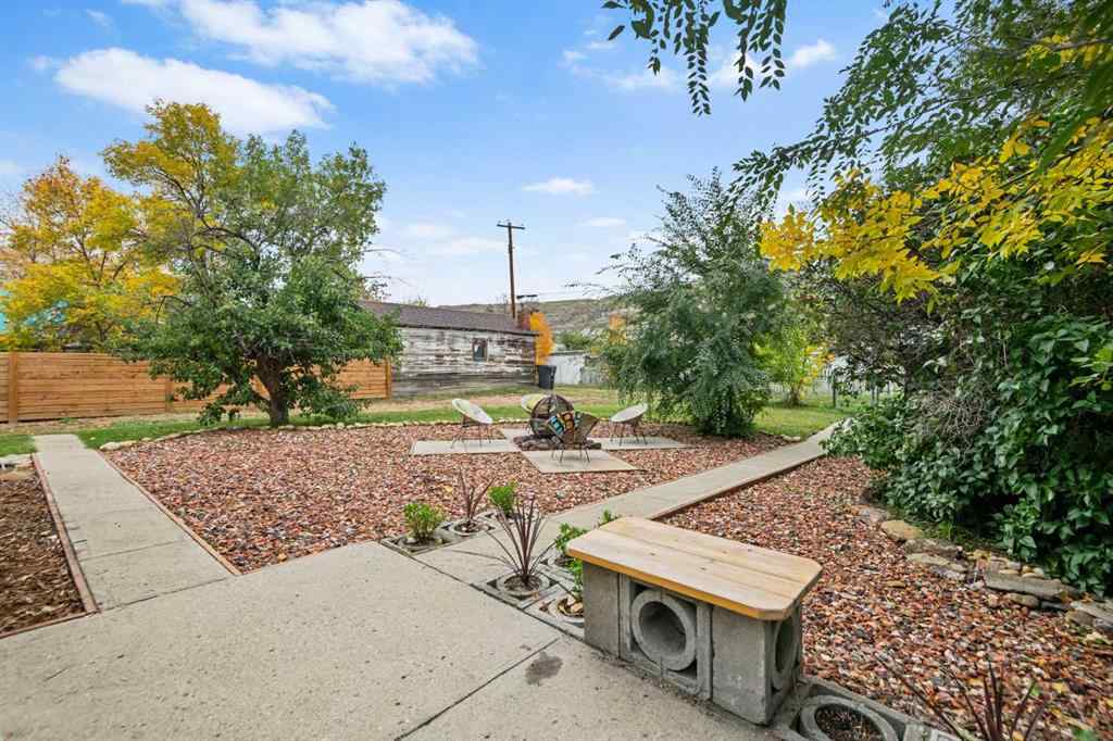 MLS® A2266180 - 260 2 Avenue  in East Coulee Drumheller, Residential