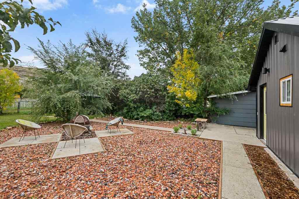 MLS® A2266180 - 260 2 Avenue  in East Coulee Drumheller, Residential