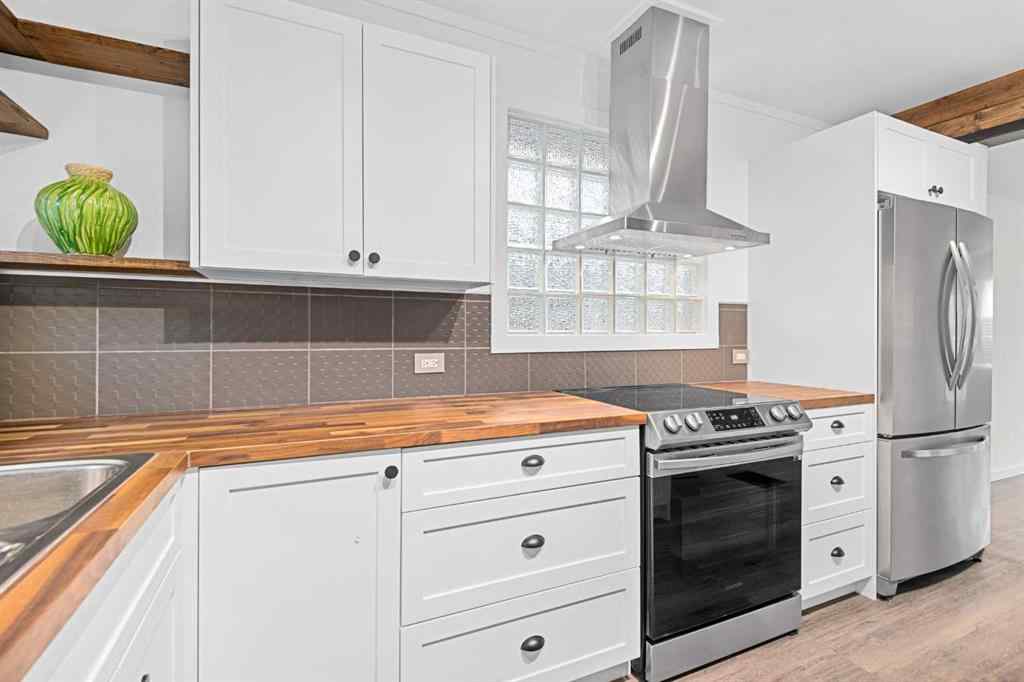 MLS® A2266180 - 260 2 Avenue  in East Coulee Drumheller, Residential