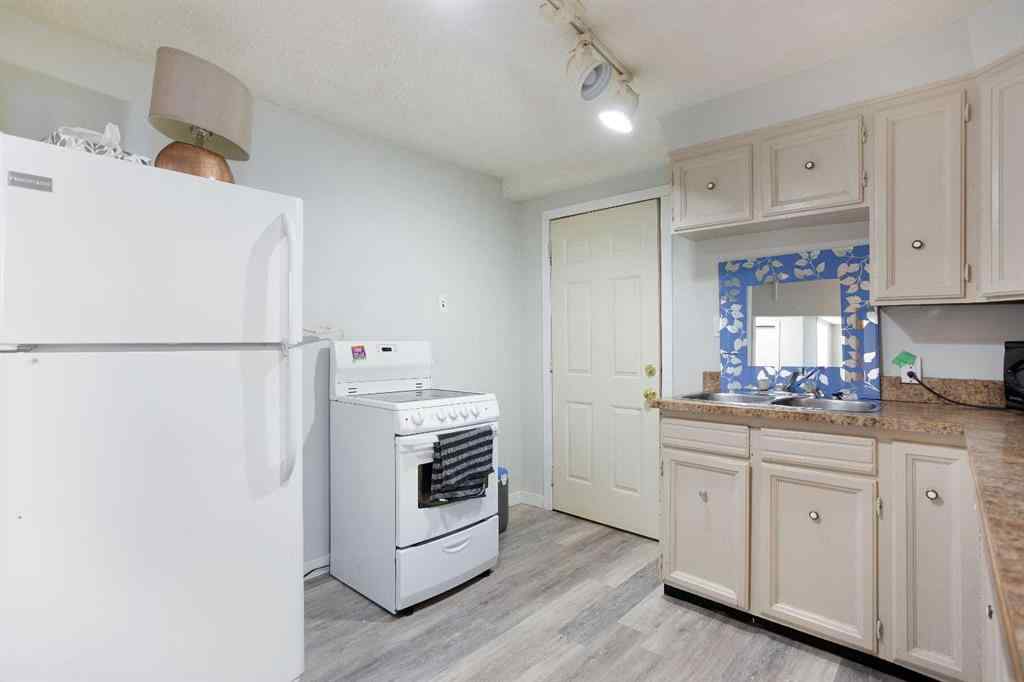 MLS® A2266185 - 4004 79 Street NW in Bowness Calgary, Residential