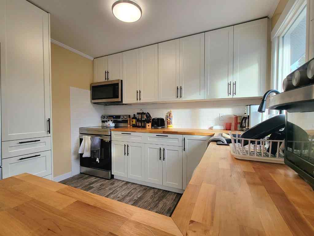 MLS® A2266210 - 704 Alder Avenue  in N/A Beaverlodge, Residential