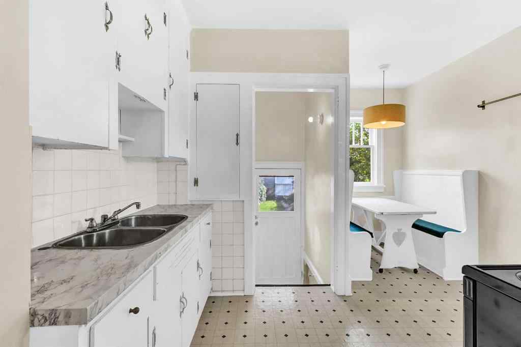 MLS® A2266217 - 111 9 Avenue NE in Crescent Heights Calgary, Residential