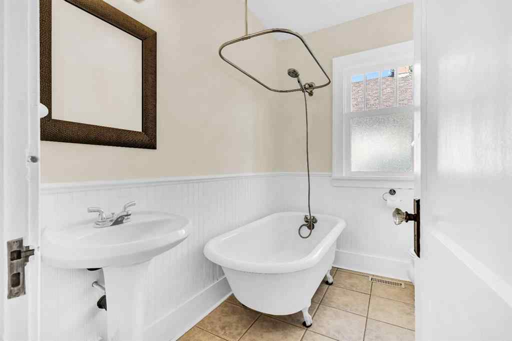 MLS® A2266217 - 111 9 Avenue NE in Crescent Heights Calgary, Residential