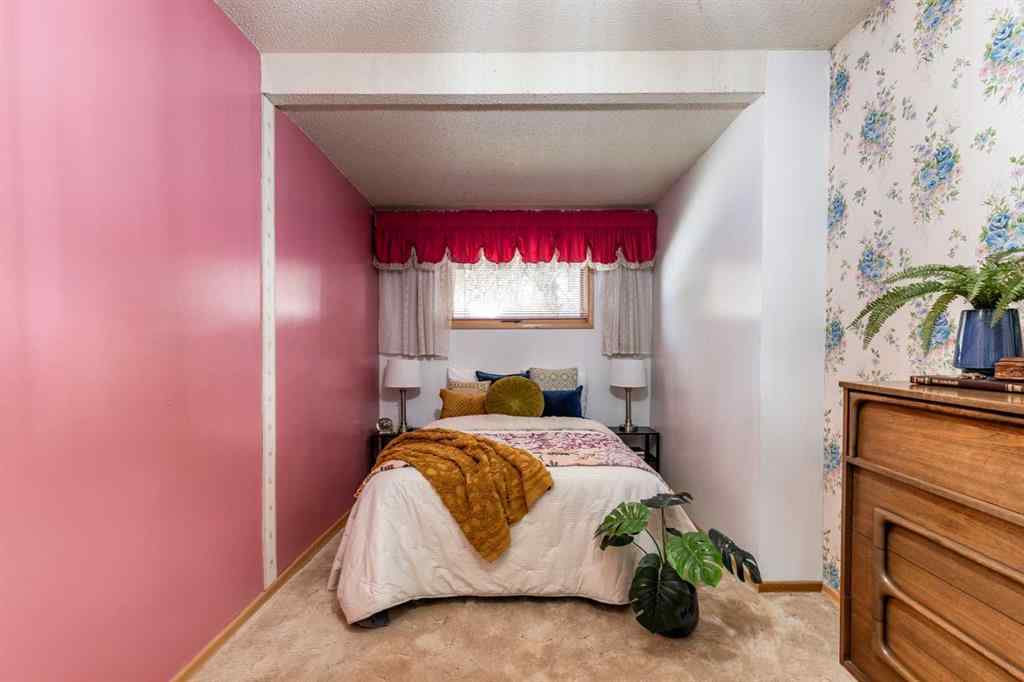 MLS® A2266218 - 1070 Queen Street SE in River Flats Medicine Hat, Residential